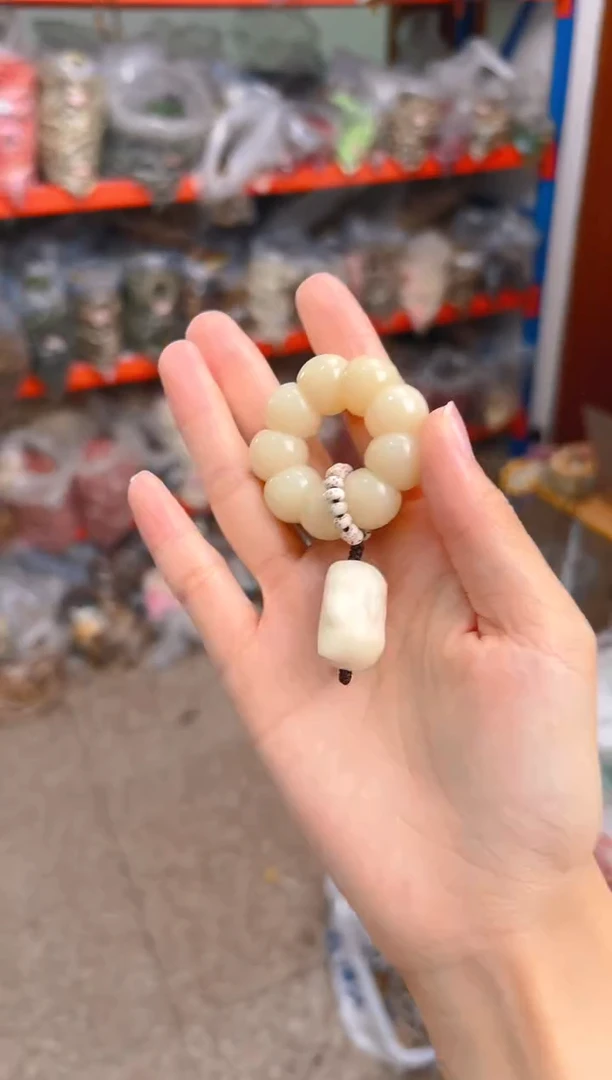 吊坠菩提根/象牙果荔枝栋手捻带白色兔