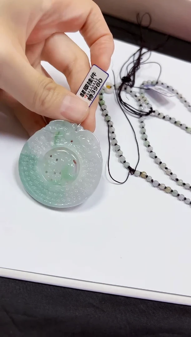 颈饰未镶嵌翡翠挂件