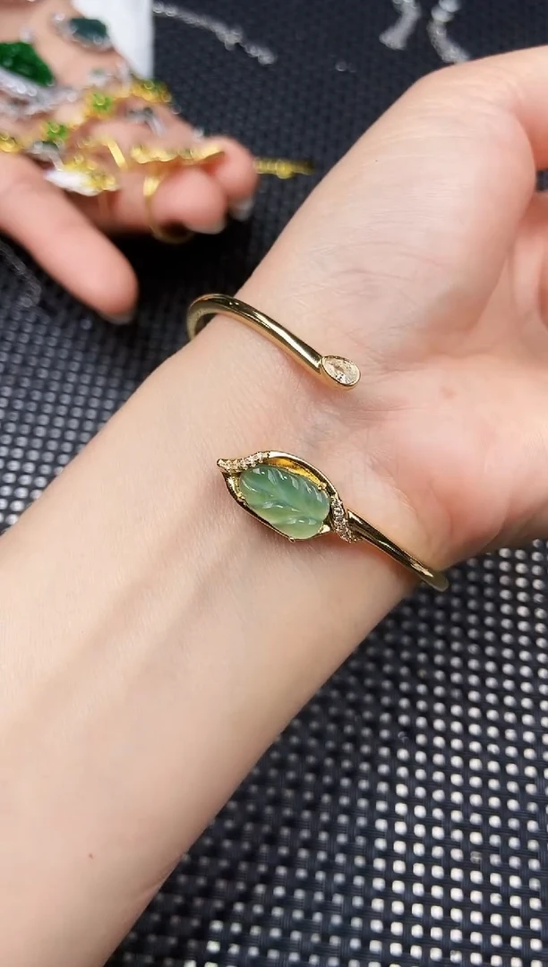 翡翠未镶嵌手镯1111111111