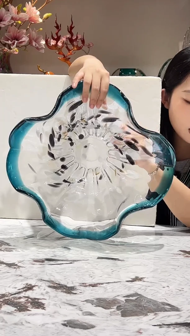 蓝色荷叶琉璃小果盘
