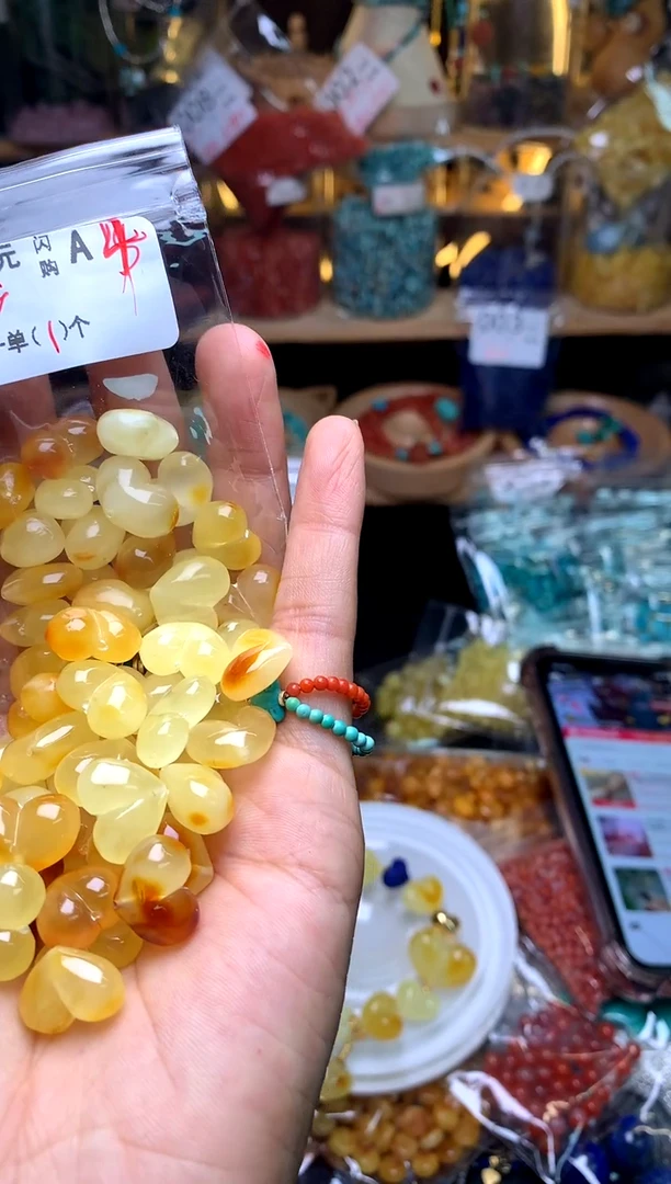 未镶嵌琥珀珠宝奇石A4