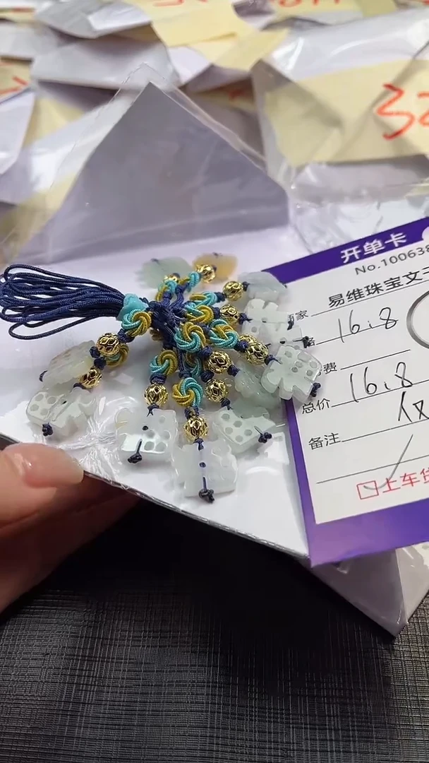 【闪购商品】翡翠颈饰未镶嵌100638635 随机发仅一件