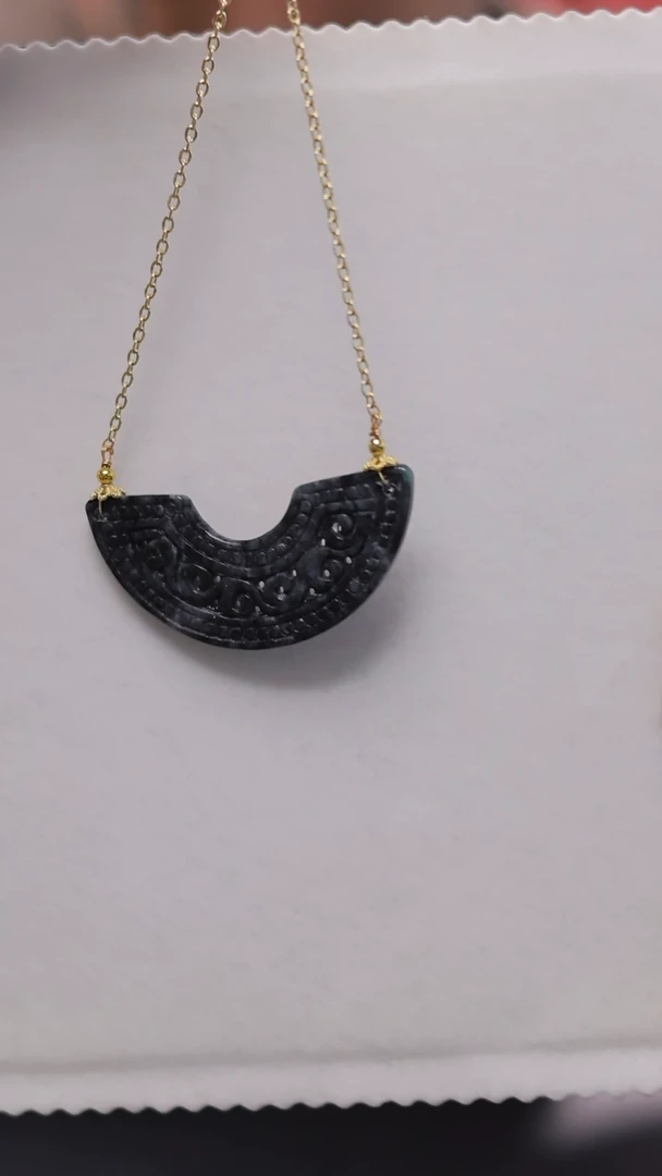 【闪购商品】翡翠颈饰未镶嵌弯弯