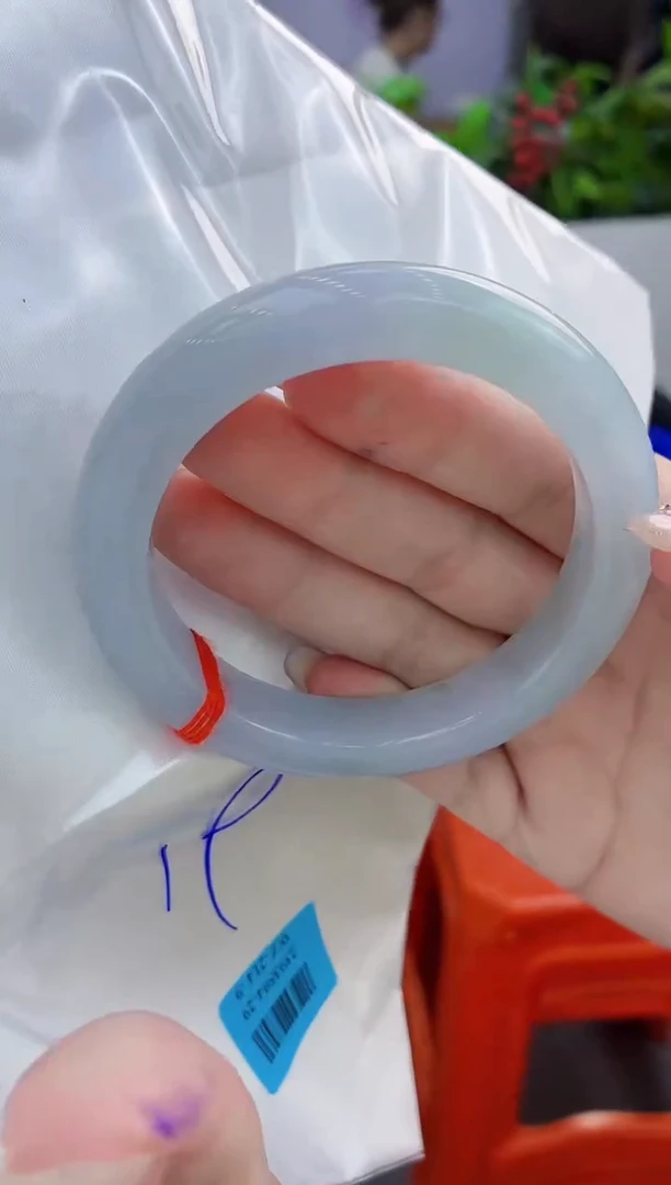 翡翠手镯未镶嵌翡翠手镯