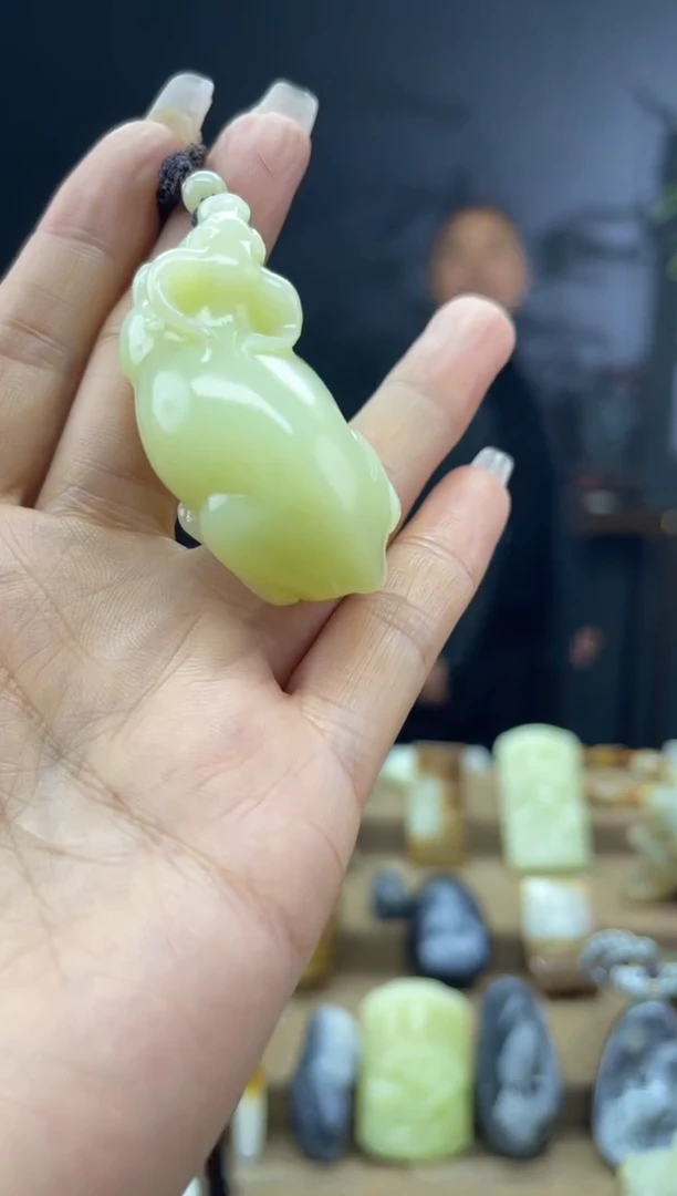 颈饰未镶嵌和田玉1