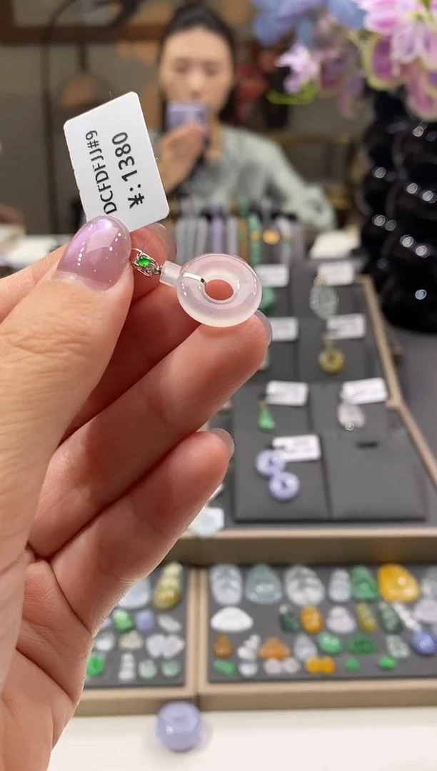 颈饰18K金镶嵌翡翠甜甜圈