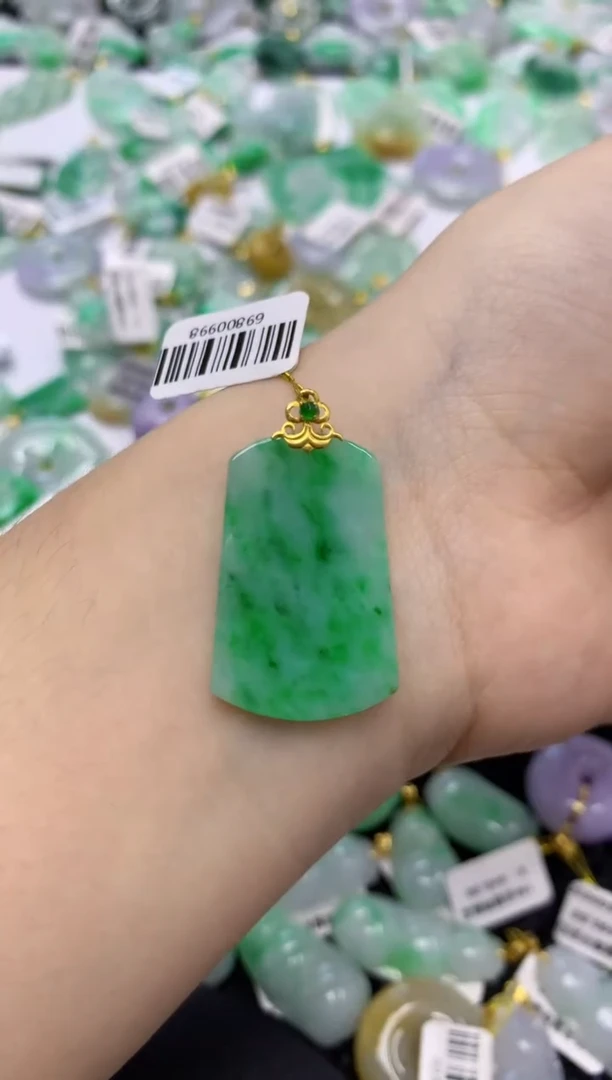 翡翠18K金镶嵌颈饰?***?天然缅甸翡翠A货