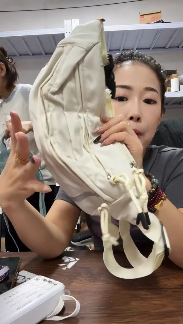 PVC点点小红心 没关注的关注一下主播