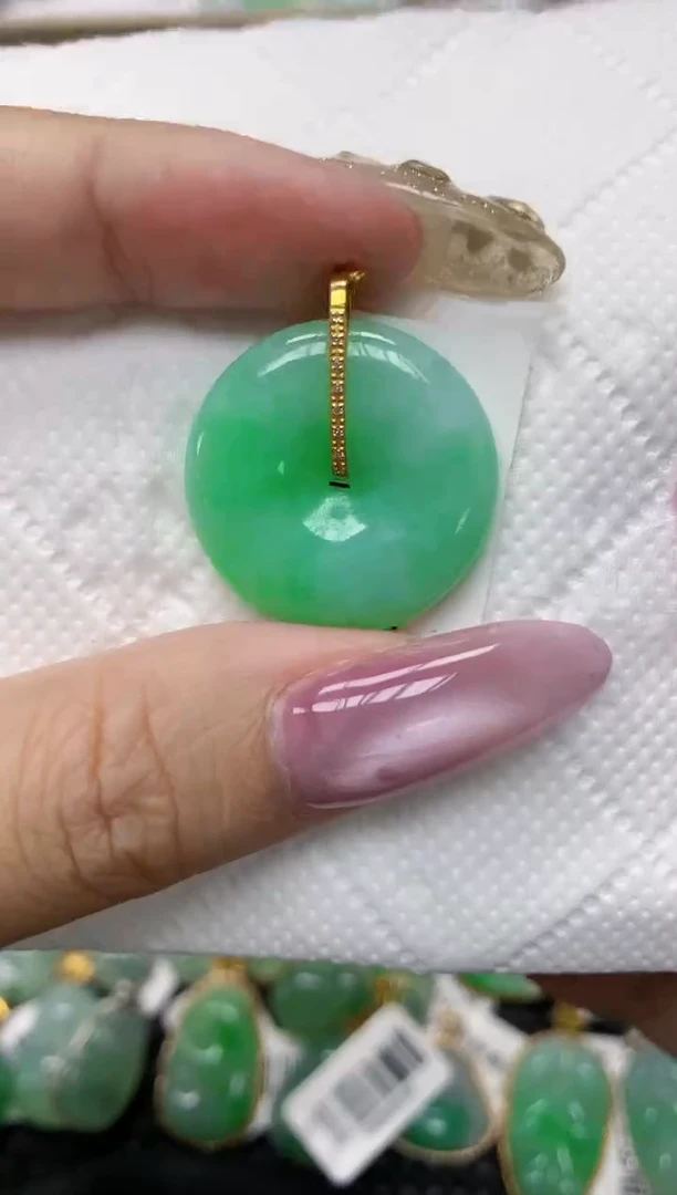 翡翠18K金镶嵌颈饰111111111