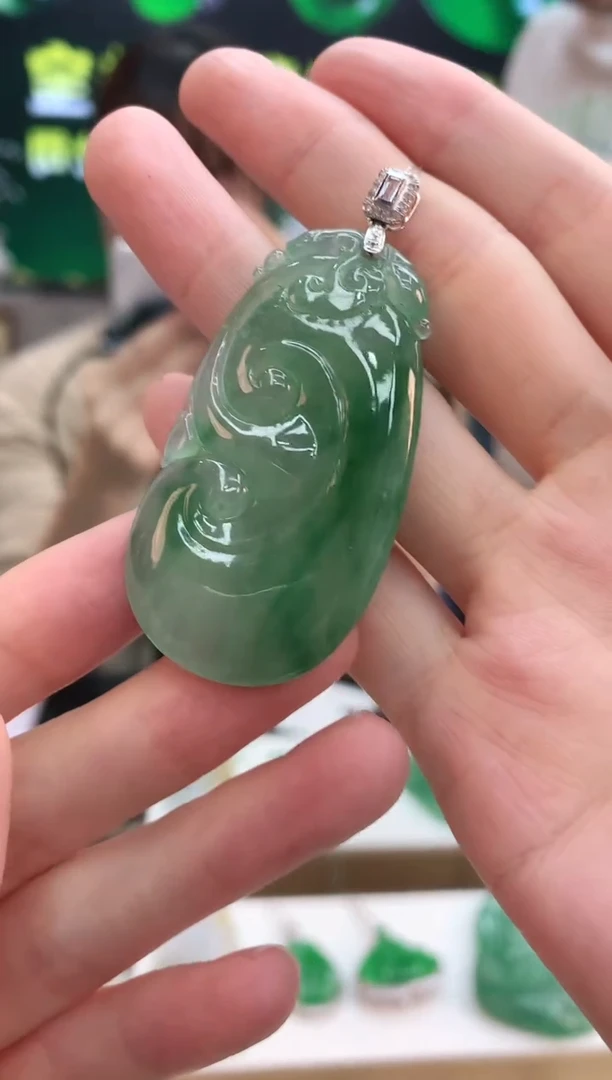 【闪购商品】翡翠颈饰18K金镶嵌赠礼盒证书 小君