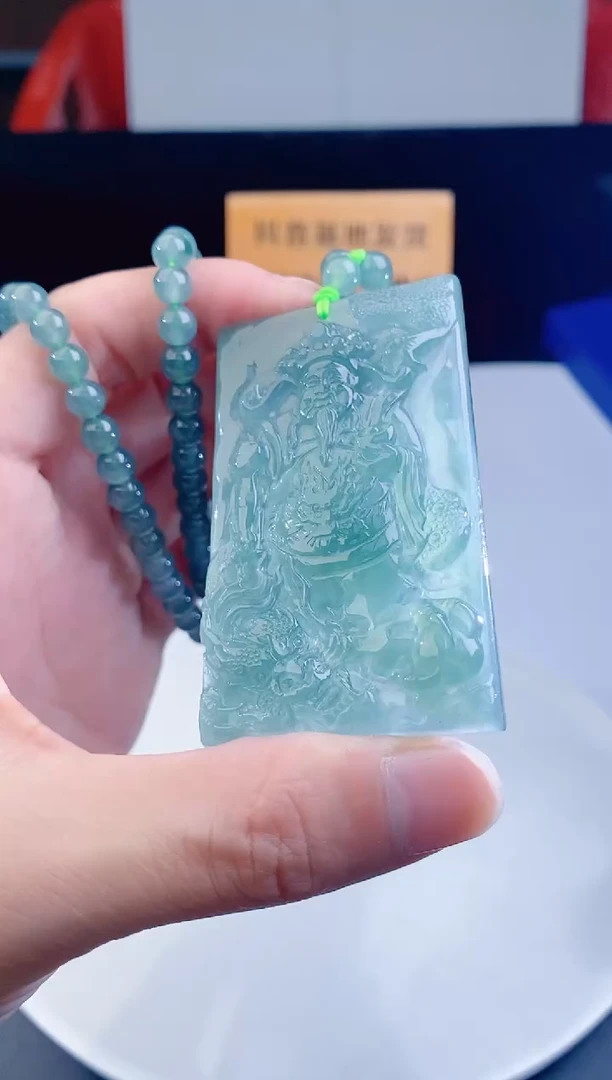 颈饰未镶嵌翡翠