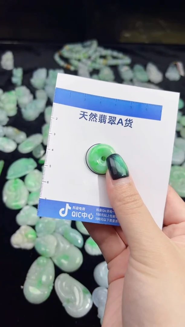 颈饰未镶嵌翡翠翡翠A货吊坠