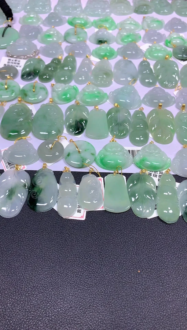 颈饰18K金镶嵌翡翠A货