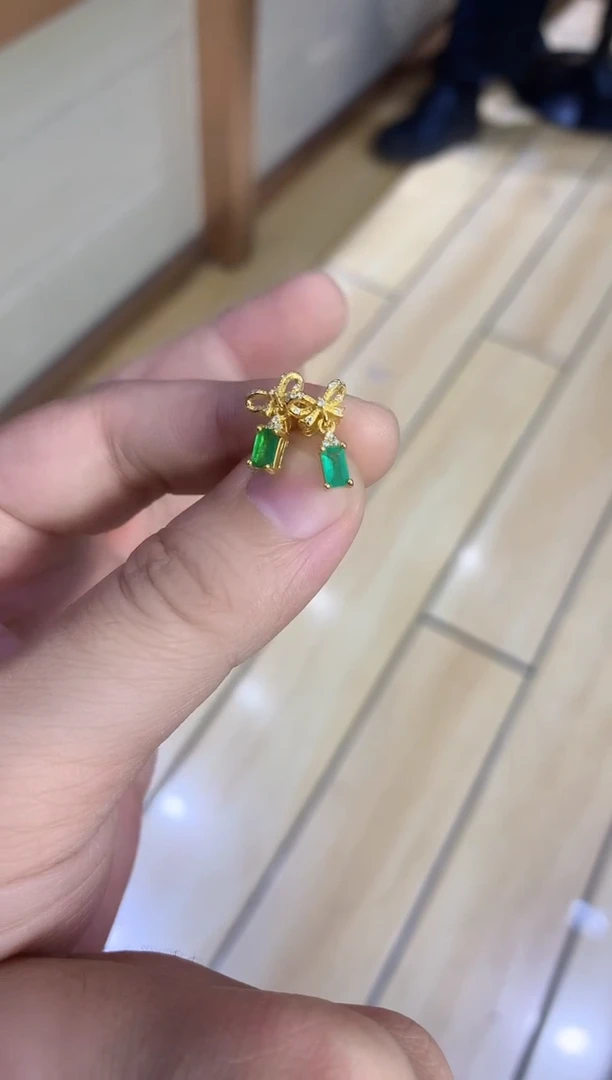 【闪购商品】祖母绿耳饰银S925镶嵌........