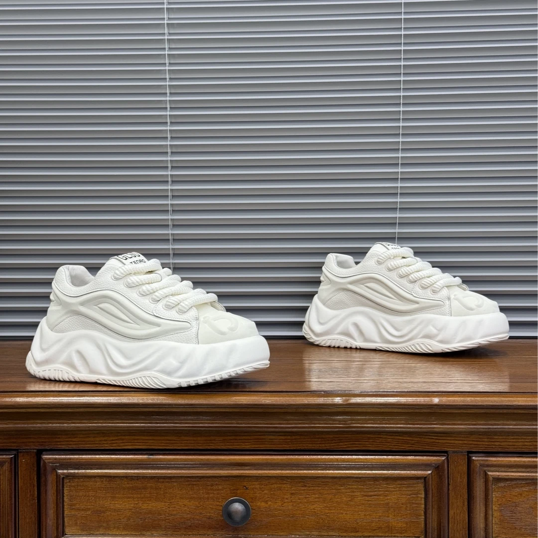 2025四季新款潮流轻奢舒适时尚厚底增高耐磨休闲男鞋（标准码数）