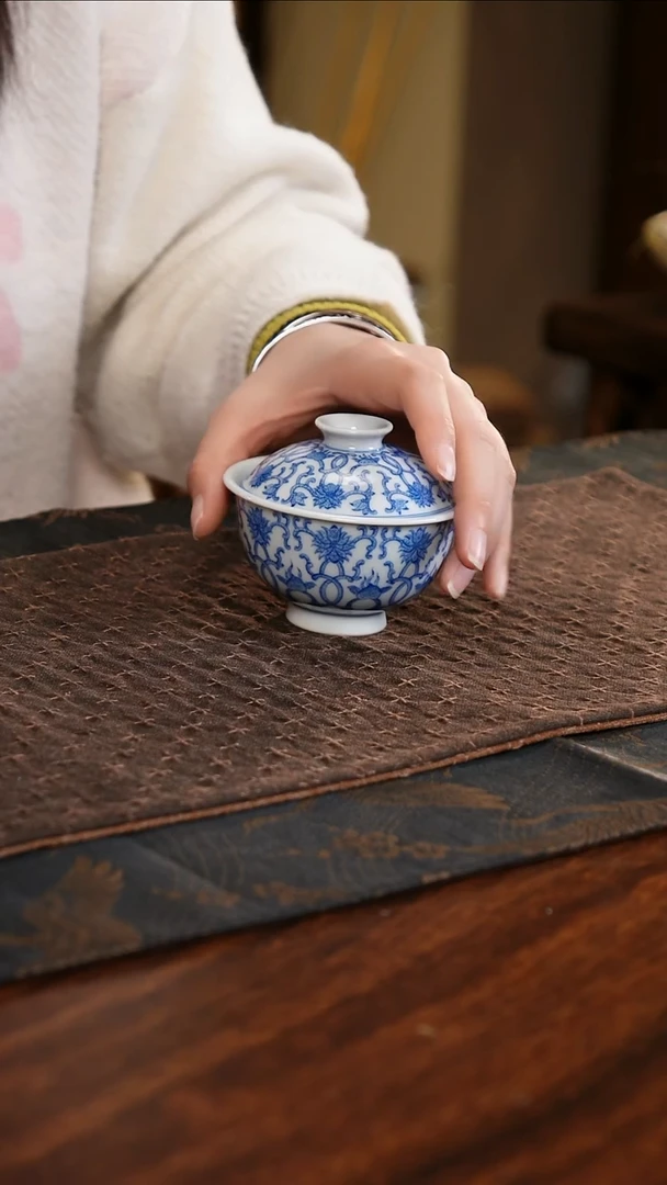 【闪购商品】杯子点工缠枝桃心盖碗