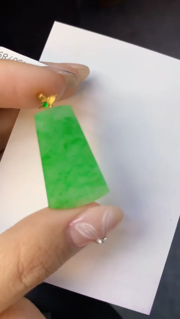 颈饰18K金镶嵌翡翠天然缅甸a货翡翠百元以上9元证书费自理