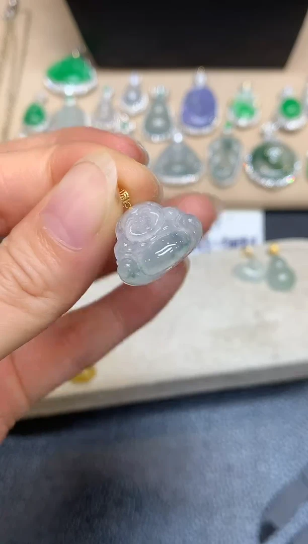 颈饰18K金镶嵌翡翠佛公【无服务费