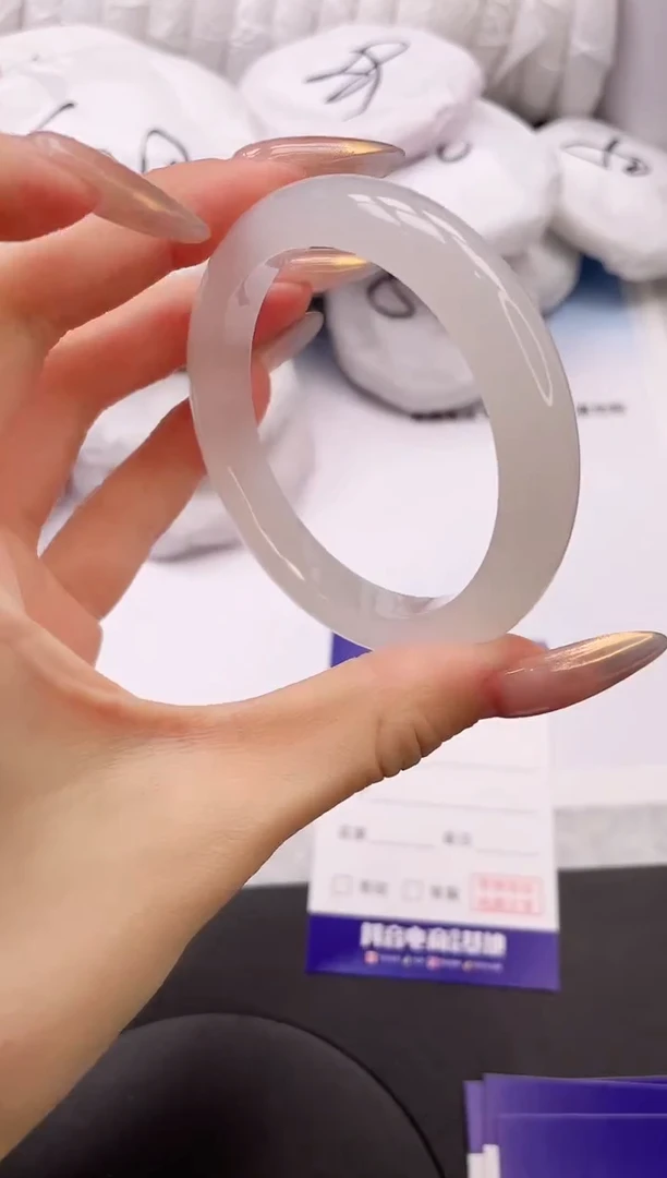 【闪购商品】石英质玉手镯未镶嵌10K108-53