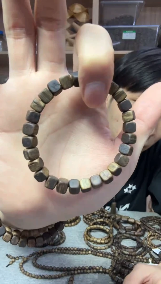 沉香碎屑沉香06方珠单圈5克+ 多样性发其一