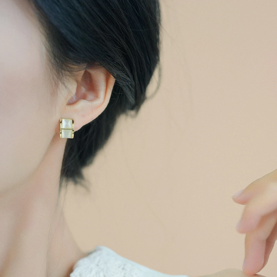 铜合金耳饰 金色猫猫石H字母耳环方块高级感轻奢简约通勤耳钉
