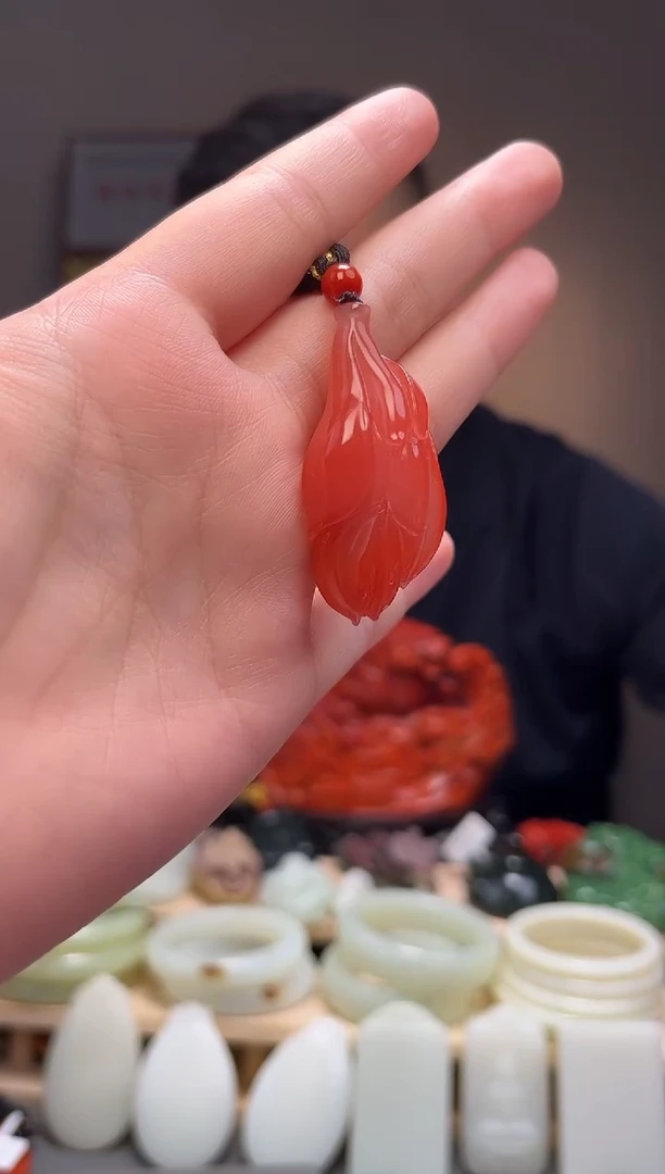 颈饰未镶嵌南红玛瑙吊坠