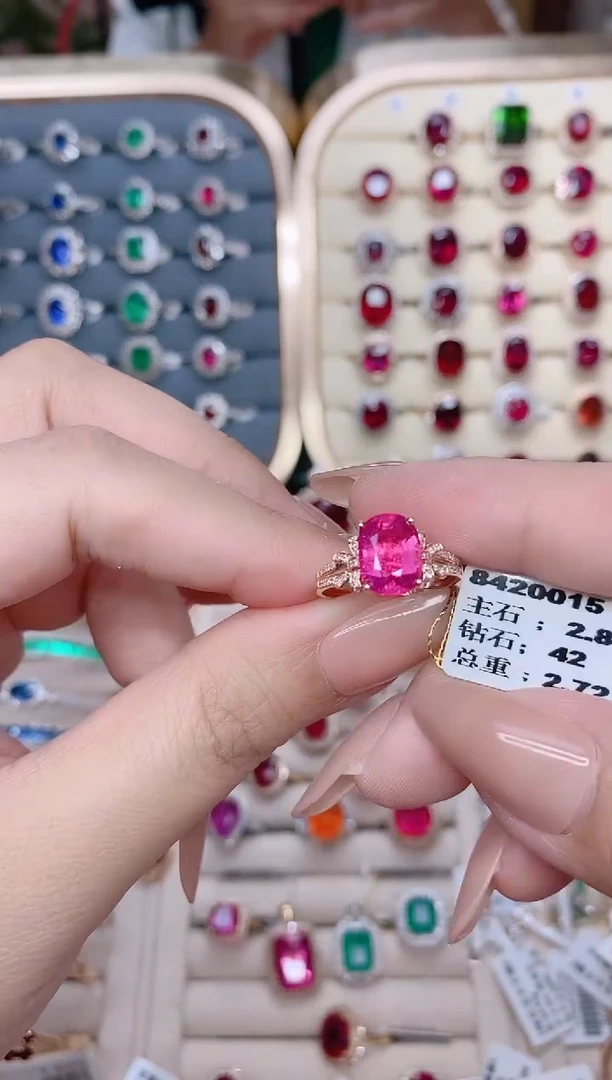 18K金镶嵌碧玺戒指碧玺2.8CT