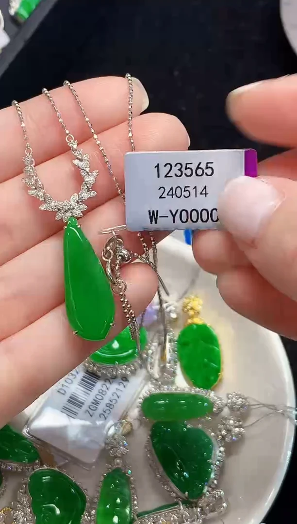 套链18K金镶嵌翡翠多样性发其一