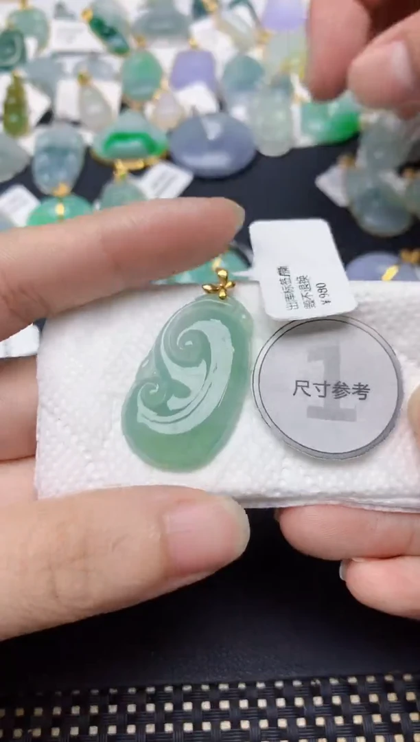 翡翠18K金镶嵌颈饰天然缅甸A货翡翠