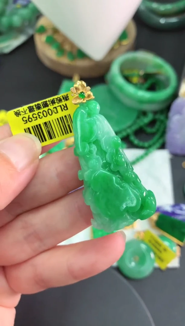 颈饰未镶嵌翡翠挂件