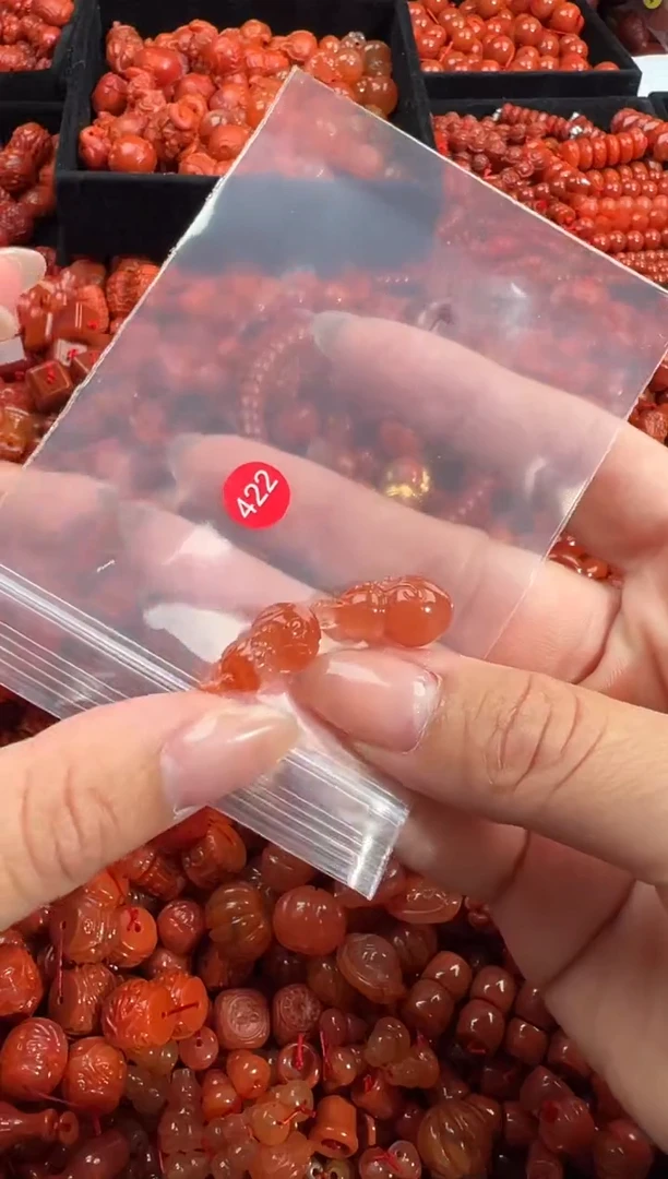 南红玛瑙未镶嵌颈饰1