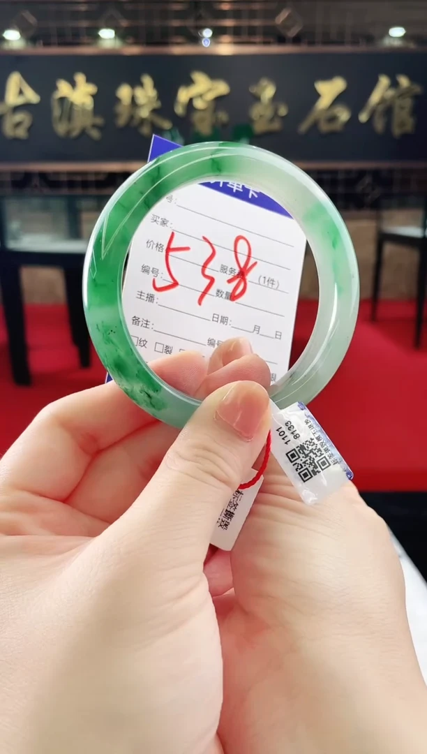 未镶嵌手镯石英质玉（非洲翠）微瑕介意勿拍
