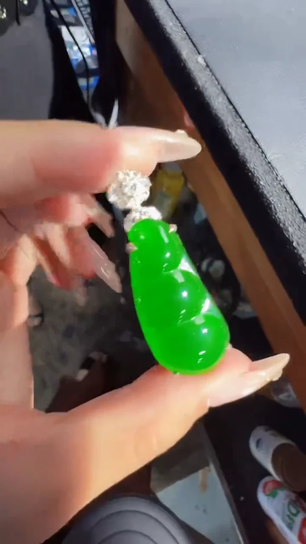 未镶嵌定制翡翠翡翠A货有轻微色差属于正常现象，豆子多样性发货1