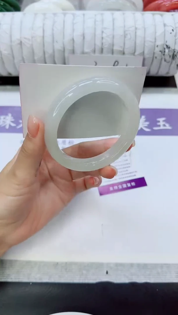 未镶嵌手镯石英质玉245/59.2