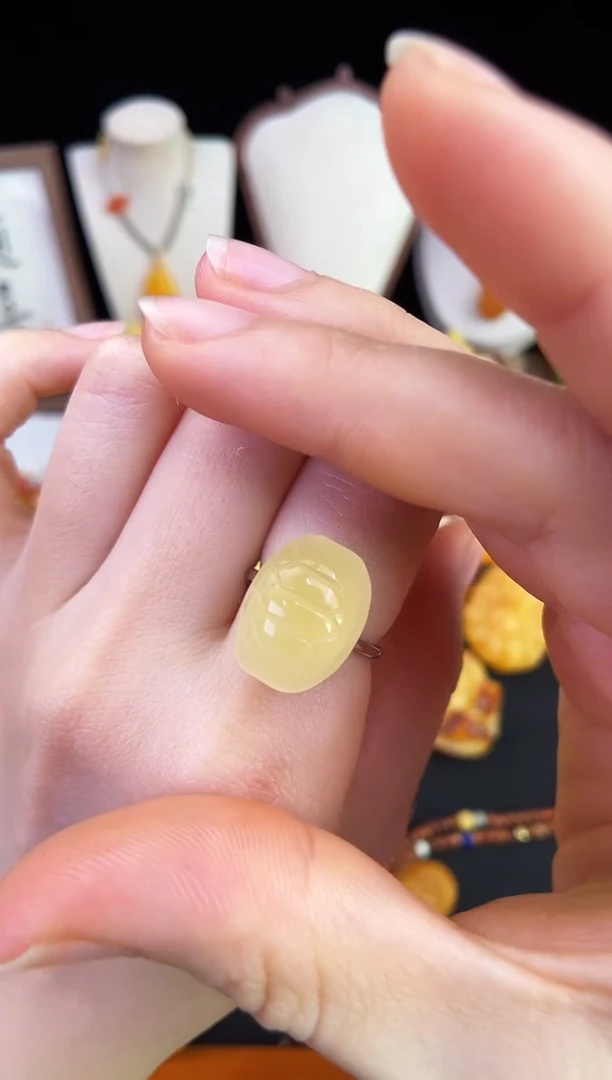 琥珀未镶嵌珠宝奇石柒月