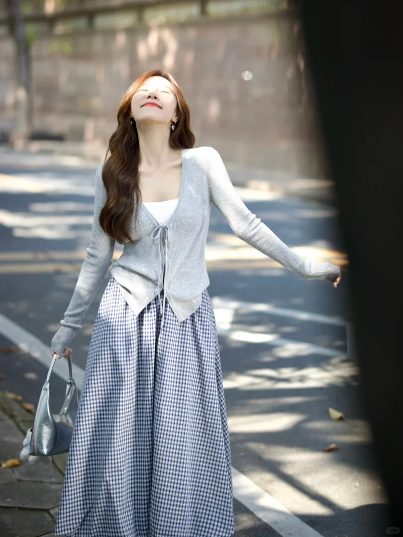 2025秋季新款法式温柔风系带灰色针织开衫格纹半身裙气质两件套女