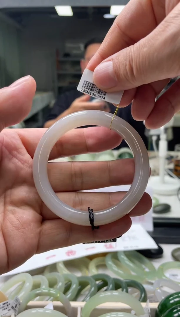 【闪购商品】和田玉手镯未镶嵌编码3074 圈口57-58