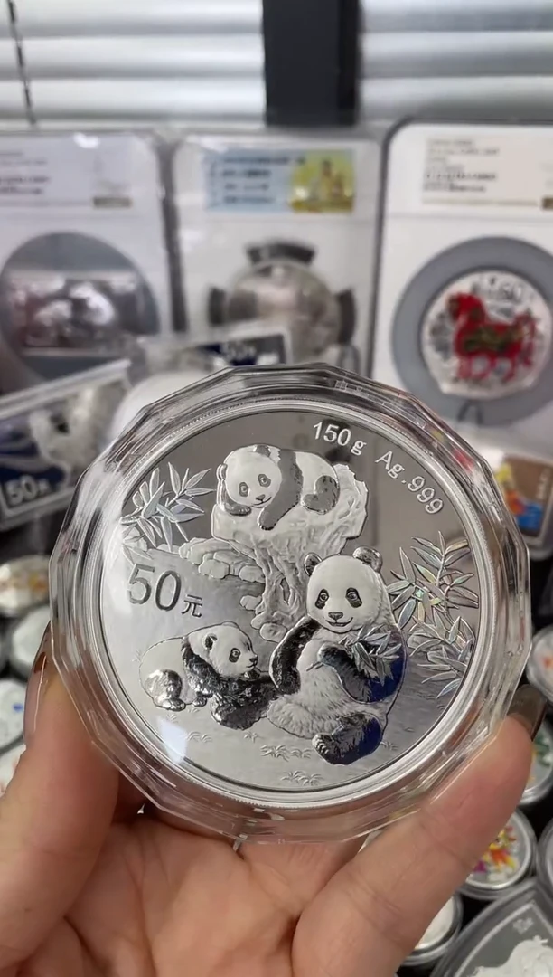 纯银2025熊猫银币150克原证盒