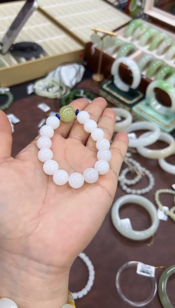 颈饰未镶嵌和田玉野牛沟手串12mm