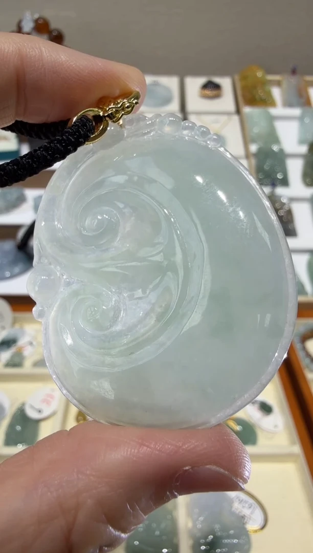 18K金镶嵌挂件翡翠A货翡翠多样性孤品