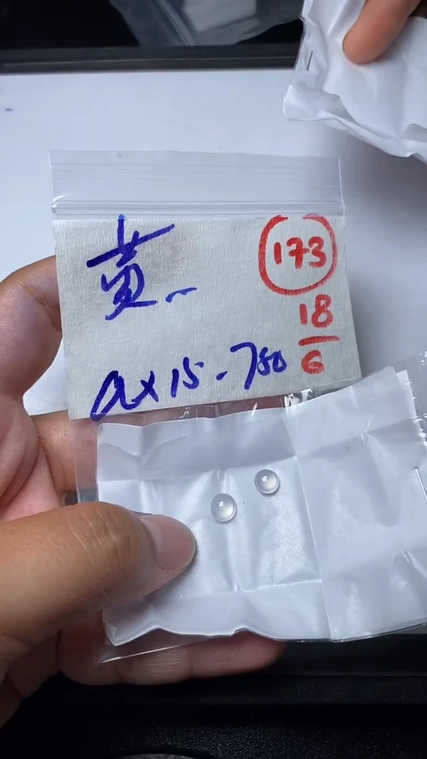 定制翡翠未镶嵌黄****?缅甸天然翡翠A货173