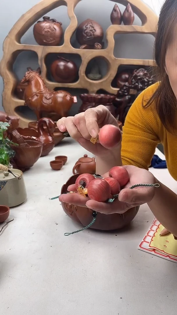 香樟木A4粉橡木小苹果挂件