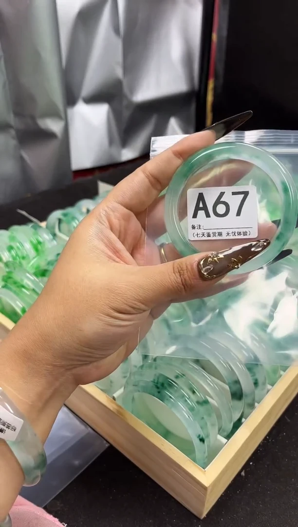 【闪购商品】石英岩玉手镯未镶嵌A67