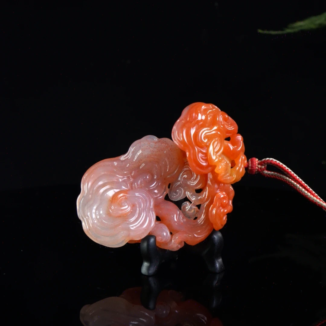 Lot.21.寿山石三彩水洞灵芝如意手把件85.3克7.7x5x3.8cm，1VR