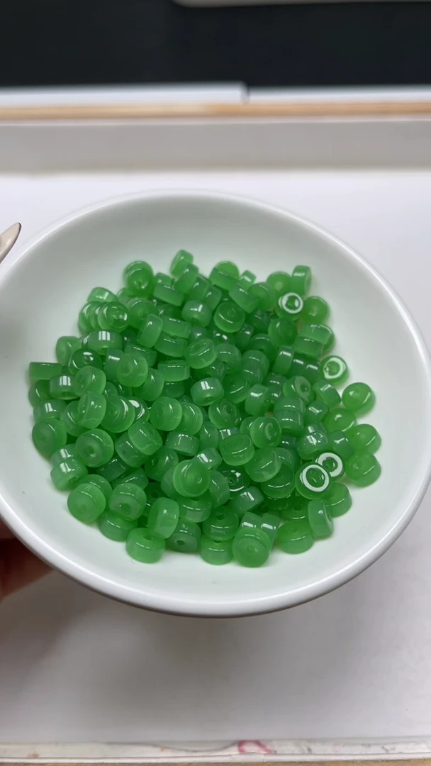 未镶嵌散珠玛瑙/玉髓E98 苹果绿 药片3×6mm50个9.9元