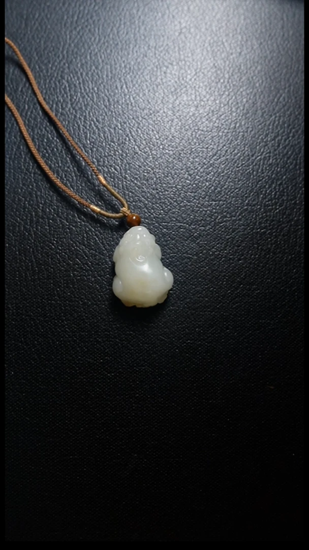 颈饰未镶嵌和田玉貔貅