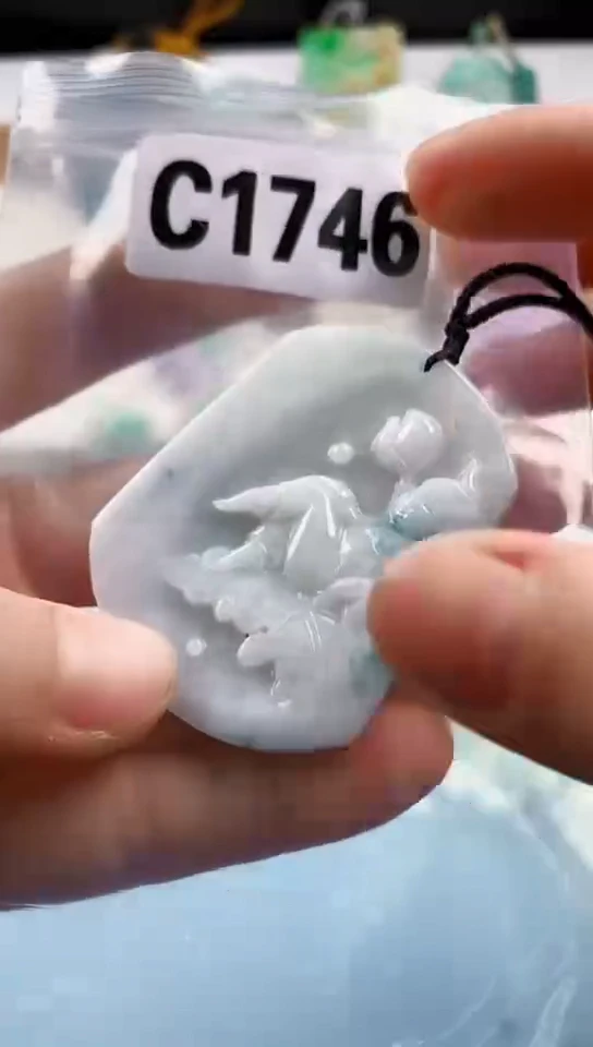 翡翠未镶嵌颈饰天然翡翠吊坠挂件