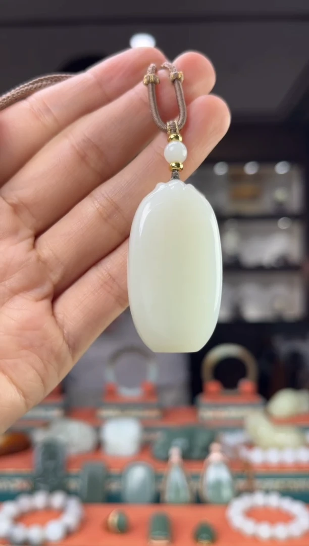 和田玉未镶嵌颈饰佩佩