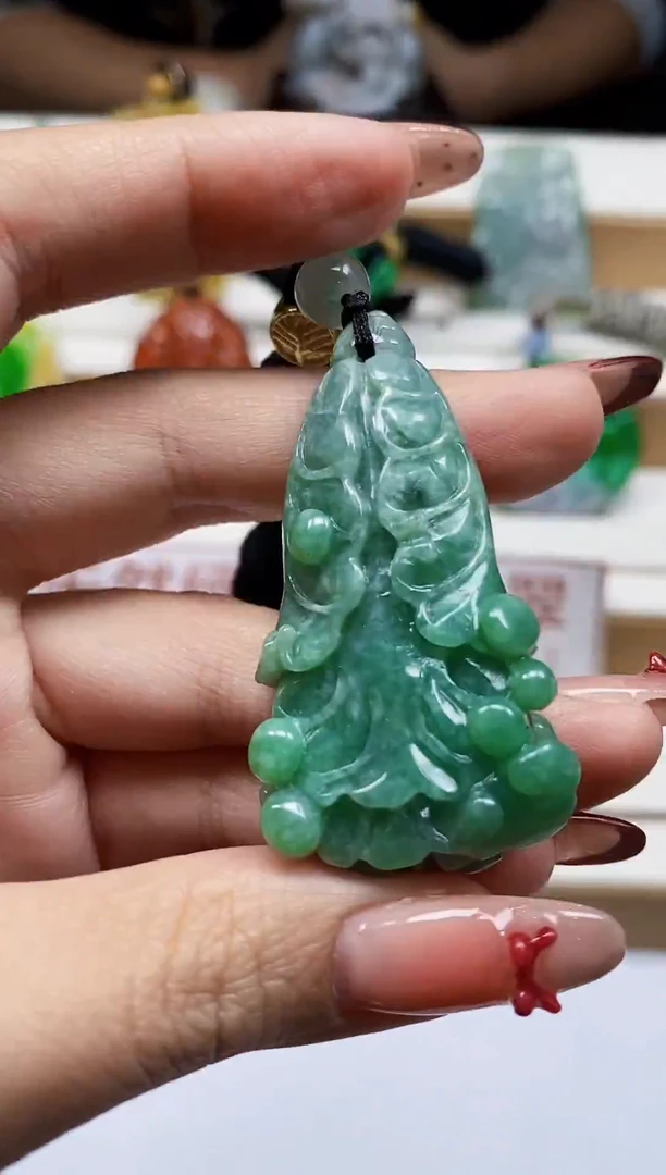 颈饰未镶嵌翡翠翡翠A货