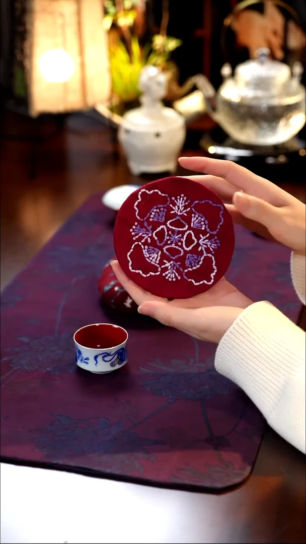 纯手工刺绣杯垫···